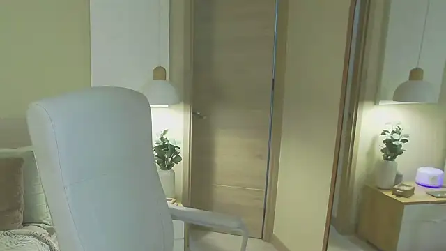 Alessia-miller  online show from February 22, 2026, 4:48 am