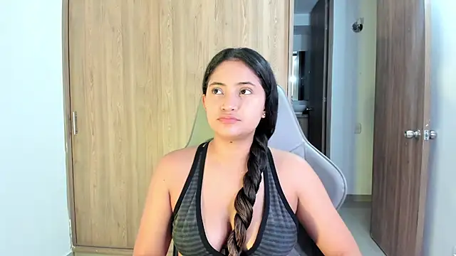 Snapshot of Isa_squirt1 chatting on March 5, 2026, 3:47 am Isa squirt1 online show from March 5, 2026, 3:47 am