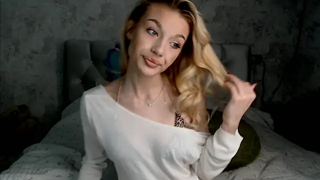 Ella Milla online show from June 5, 2026, 2:12 pm