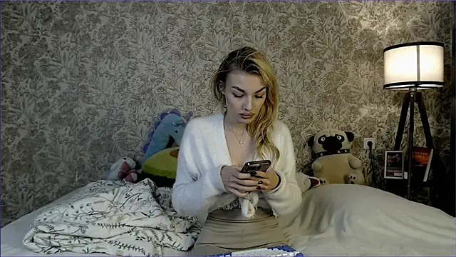 Ella Milla online show from September 27, 2025, 12:22 pm