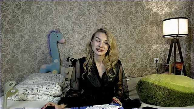 Ella Milla online show from September 18, 2025, 11:24 am