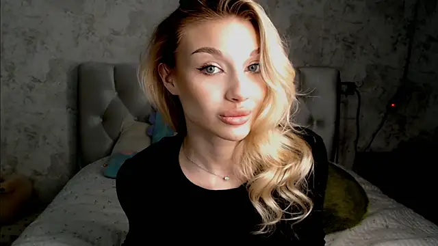 Ella Milla online show from June 10, 2026, 12:39 pm