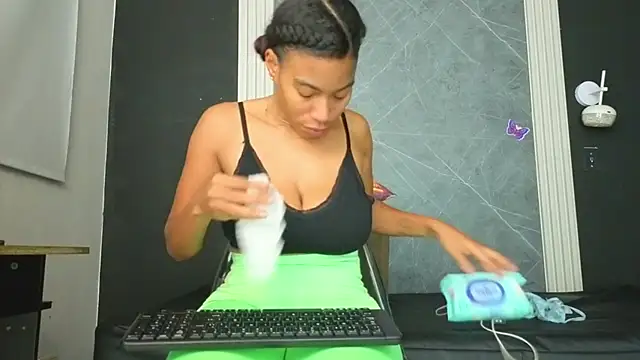 YummyDuooo online show from February 10, 2026, 11:09 am