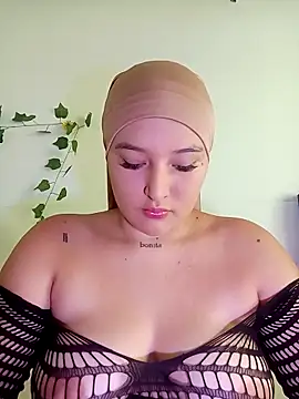 Celeste camila18 online show from September 29, 2025, 3:06 pm