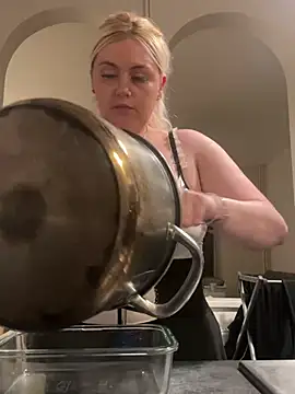 Blondiee3088 online show from February 23, 2025, 9:16 pm