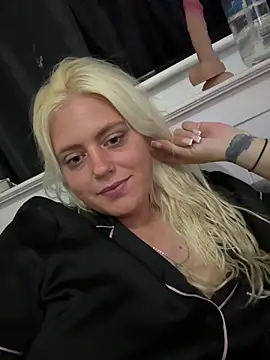 Blondiee3088 online show from September 15, 2025, 4:02 am