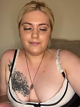 Blondiee3088 online show from February 23, 2025, 5:18 pm