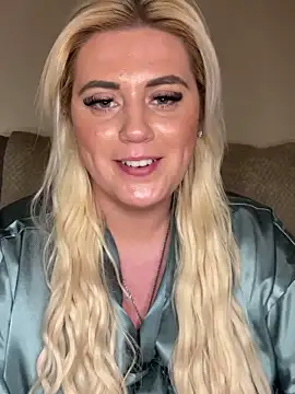 Blondiee3088 online show from March 8, 2025, 7:09 pm