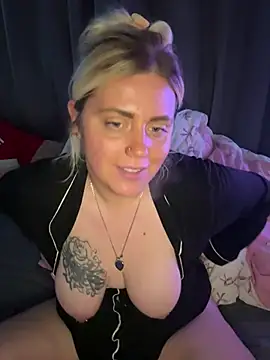 Blondiee3088 online show from February 12, 2026, 10:04 am