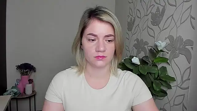 MariaSttone online show from October 19, 2025, 12:19 pm