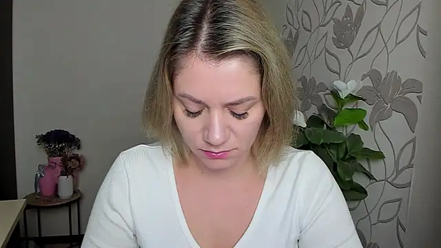 MariaSttone online show from October 3, 2025, 2:18 pm