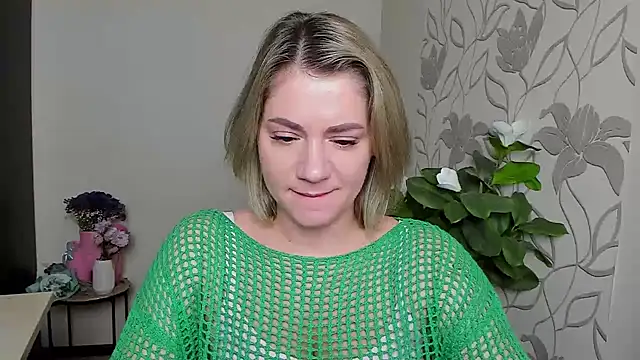 MariaSttone online show from September 15, 2025, 1:33 pm