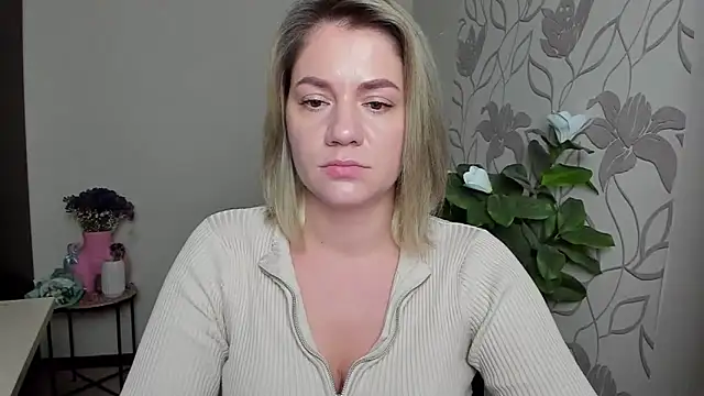 MariaSttone online show from October 15, 2025, 9:45 pm