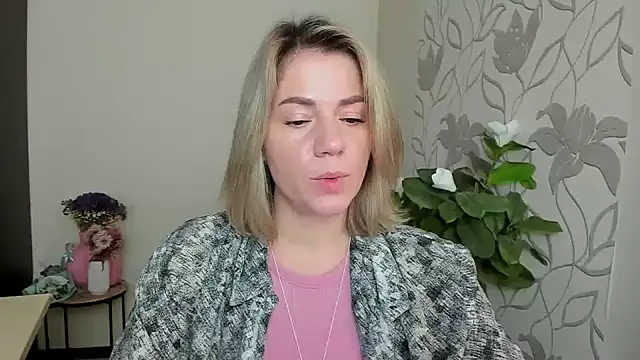 MariaSttone online show from September 24, 2025, 9:27 am