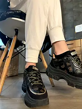 FeetVibe online show from December 4, 2025, 8:13 am