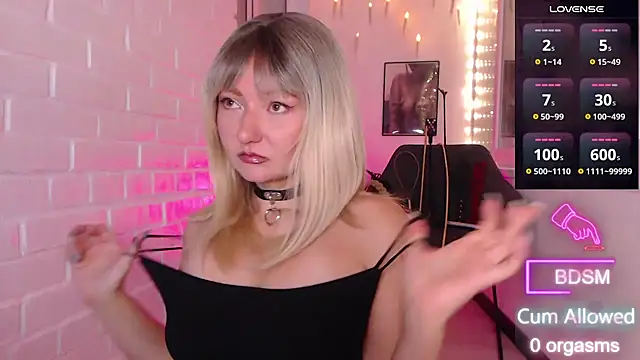 Snapshot of Sandralawrence chatting on September 24, 2025, 9:43 pm Sandralawrence online show from September 24, 2025, 9:43 pm