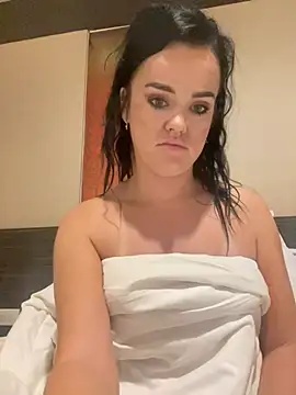 English-Chloe96 online show from February 2, 2026, 6:23 am