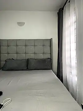 prettiepearl online show from October 19, 2025, 9:01 am