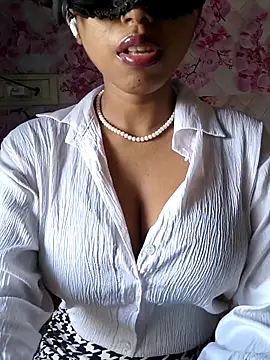 sandy naughty online show from April 28, 2026, 3:44 am