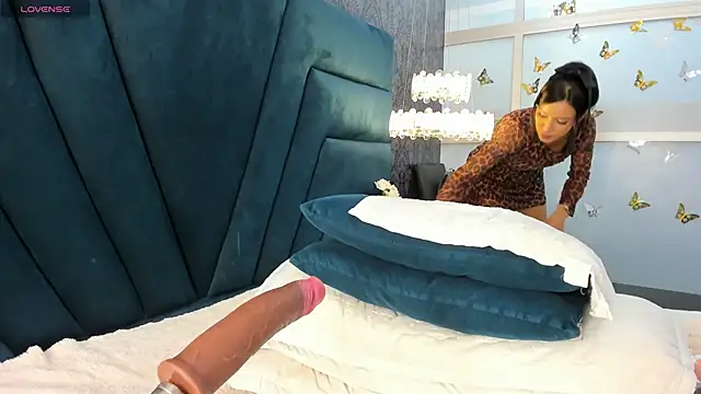 amandaaJones  online show from September 19, 2025, 9:08 pm