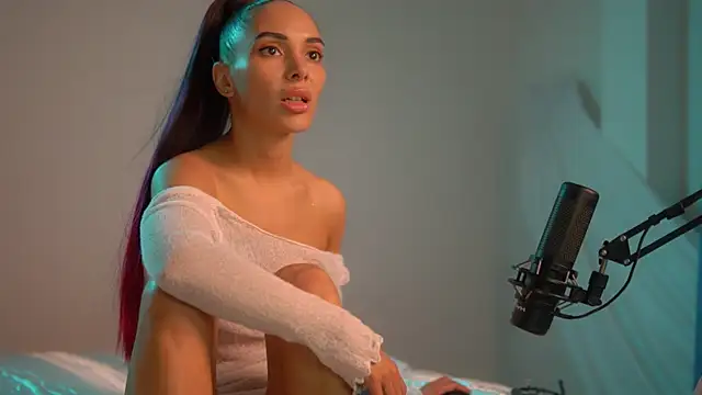 Snapshot of Mila_May_ chatting on September 21, 2025, 3:50 pm Mila May online show from September 21, 2025, 3:50 pm