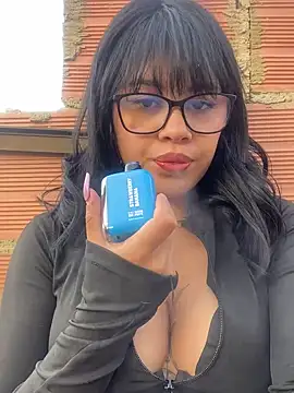 honeyy mia online show from February 9, 2025, 9:39 pm