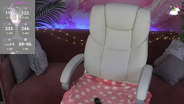 JennyyLuv online show from April 21, 2026, 7:20 pm