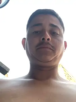 Snapshot of isacalejandroo chatting on February 28, 2025, 10:17 pm isacalejandroo online show from February 28, 2025, 10:17 pm