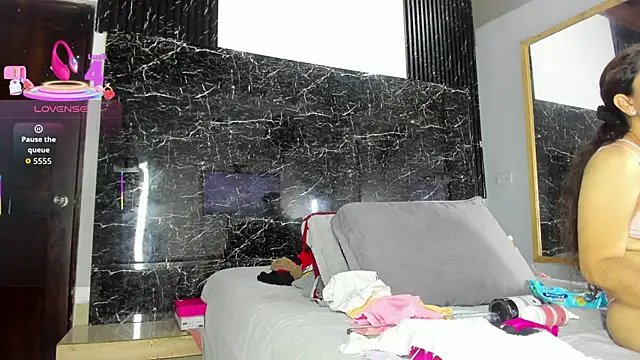 Yaya    11 online show from December 4, 2025, 4:33 am