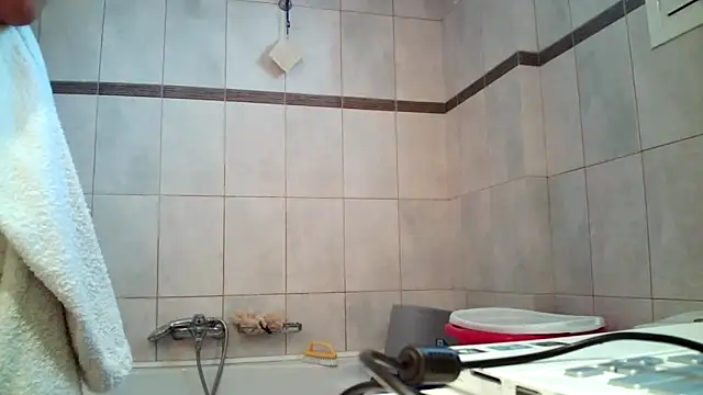 Kalia Cross online show from October 23, 2025, 1:43 pm