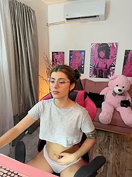 annieesweett online show from June 25, 2026, 10:59 pm