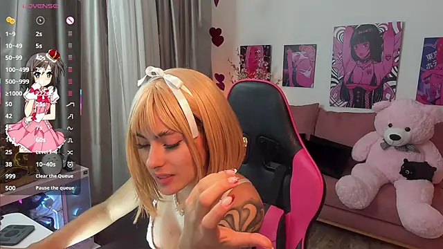 annieesweett online show from April 21, 2026, 1:42 am