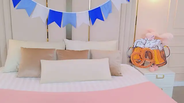 MarybethSnow online show from September 26, 2025, 5:09 pm