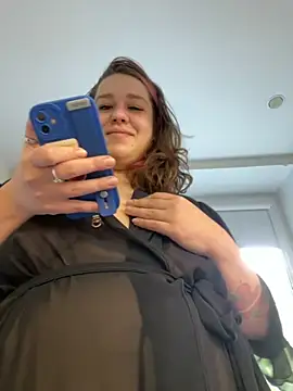 SuzieMurray online show from September 26, 2025, 10:22 am