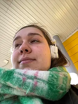 SuzieMurray online show from March 22, 2025, 11:21 am