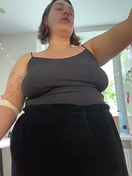 SuzieMurray online show from July 26, 2026, 8:21 am