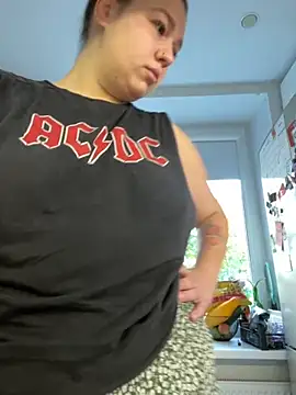 SuzieMurray online show from September 27, 2025, 10:21 am