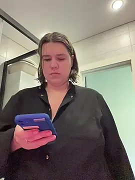 SuzieMurray online show from July 25, 2026, 8:22 am