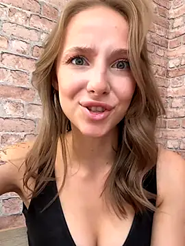 Snapshot of CaseyStar chatting on September 11, 2025, 11:32 am CaseyStar online show from September 11, 2025, 11:32 am