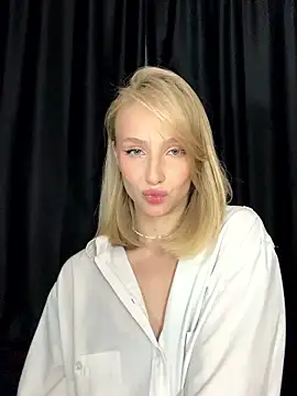 Snapshot of CaseyStar chatting on January 11, 2026, 2:13 pm CaseyStar online show from January 11, 2026, 2:13 pm