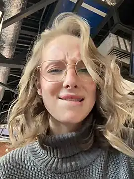 Snapshot of CaseyStar chatting on February 3, 2025, 12:36 pm CaseyStar online show from February 3, 2025, 12:36 pm