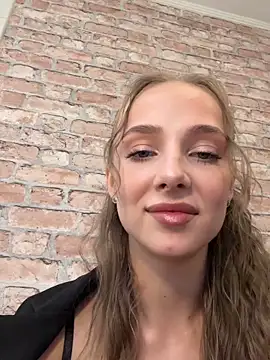 Snapshot of CaseyStar chatting on October 19, 2025, 11:57 am CaseyStar online show from October 19, 2025, 11:57 am