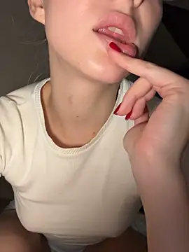 Snapshot of CaseyStar chatting on November 4, 2025, 5:06 pm CaseyStar online show from November 4, 2025, 5:06 pm