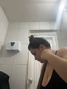 Tatiana O online show from December 4, 2025, 4:06 pm