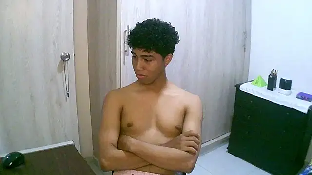 sexy diamante  online show from September 29, 2025, 1:45 am