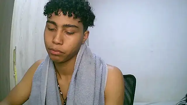 sexy diamante  online show from November 5, 2025, 12:14 am