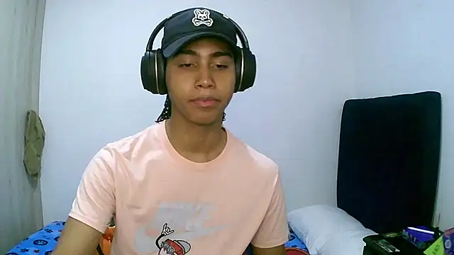 sexy diamante  online show from November 23, 2025, 3:27 am