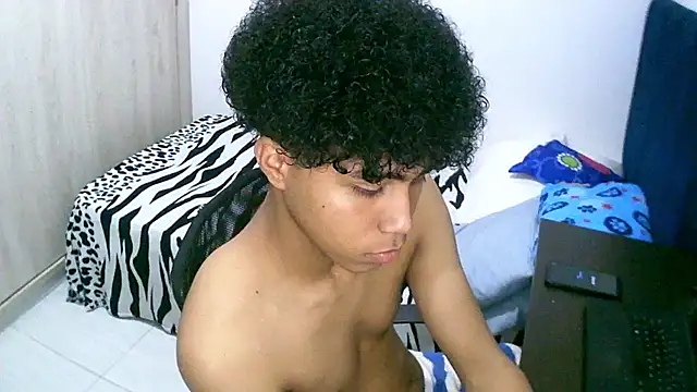 sexy diamante  online show from December 22, 2025, 1:50 am