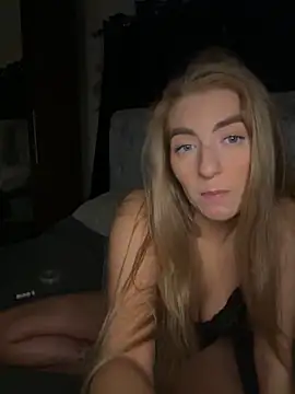 Summer Paige online show from October 19, 2025, 1:08 am