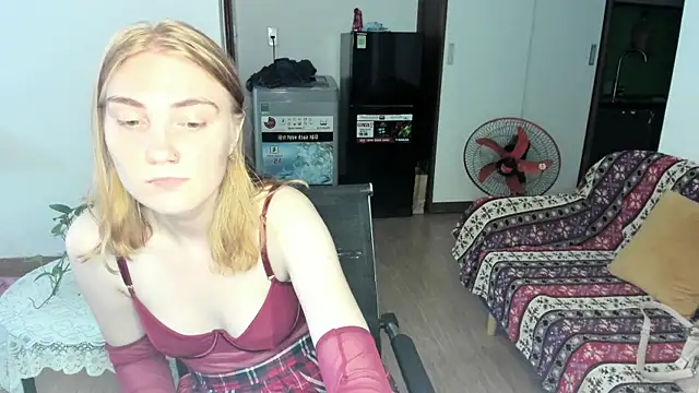 ReddHotPipper online show from June 26, 2026, 3:56 am